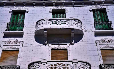 Detalle de la fachada del Casino Español en Tetuán