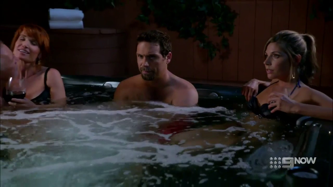 ausCAPS Jeremy Sisto and Geoff Pierson shirtless in Suburgatory 3-03 photo picture