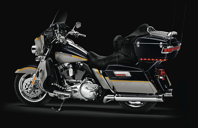 2012-Harley-Davidson-FLHTCUSE7-CVOUltraClassicElectraGlide