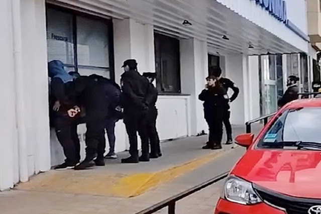 Dos delincuentes detenidos por robo a un local comercial