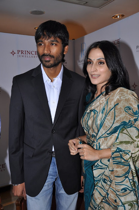 aishwarya, dhanush launches prince jewellery platinum collections photo gallery