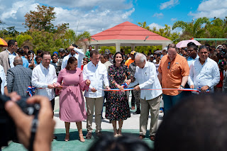 CAC, primera dama y MICM inauguran Parque Municipio Las Salinas, Barahona