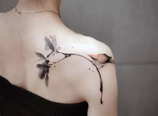 38 tatuagens incríveis de pássaros para sua próxima inspiração!