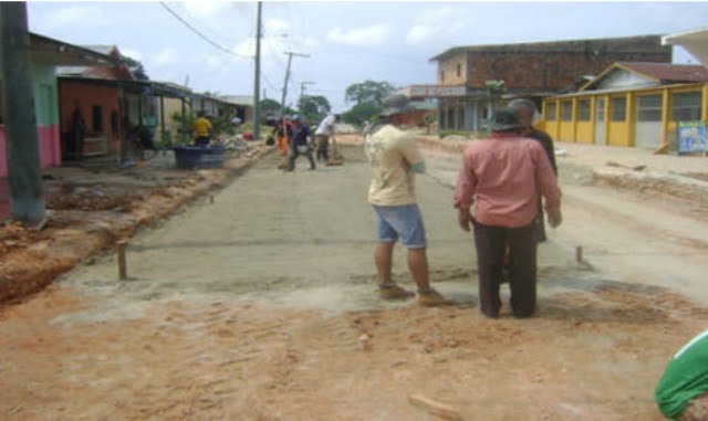 #Tabatinga-AM - Após a compactação de solo, a Rua Almirante Tamandaré está recebendo a camada de solo cimento