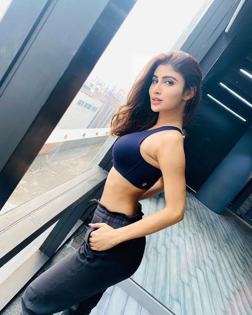 mouni roy best pic