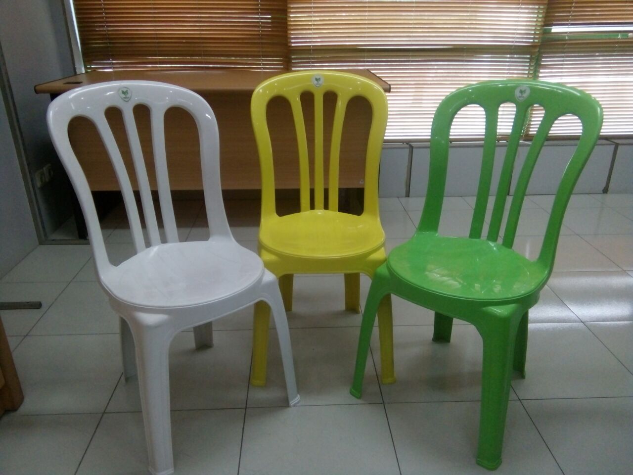 Selatan Jaya distributor barang plastik  furnitur Surabaya 