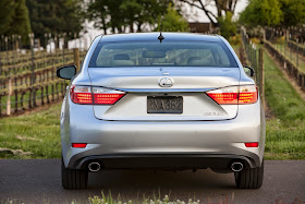 Rear view of 2014 Lexus ES 350