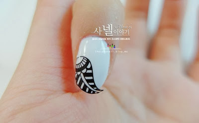 Simple Paisley nail