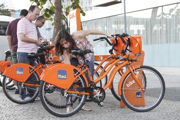 Bike Rio: bicicletas laranjas colorindo o RJ