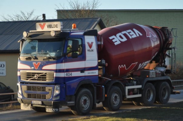 gambar truk molen  volvo velde