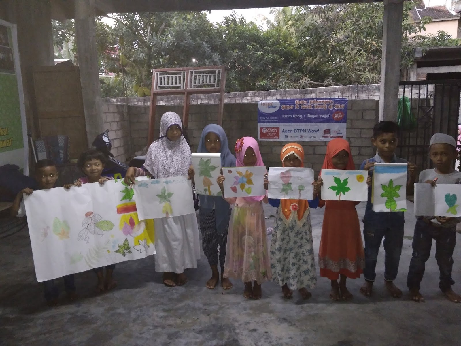 bahasa inggris ke sanggar tidak kalah antusias orang orang besar dari lombok pun sudah sering bermain dan ngopi di sanggar seperti prof husni