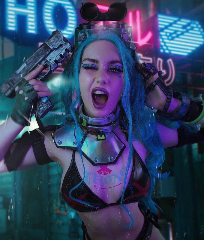 Friday Cosplay: Lady Deadpool, Lara Croft, NieR: Automata and Cyberpunk 2077