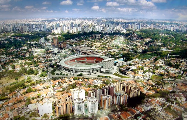 Foto aérea do novo estádio do Morumbi com nova cobertura