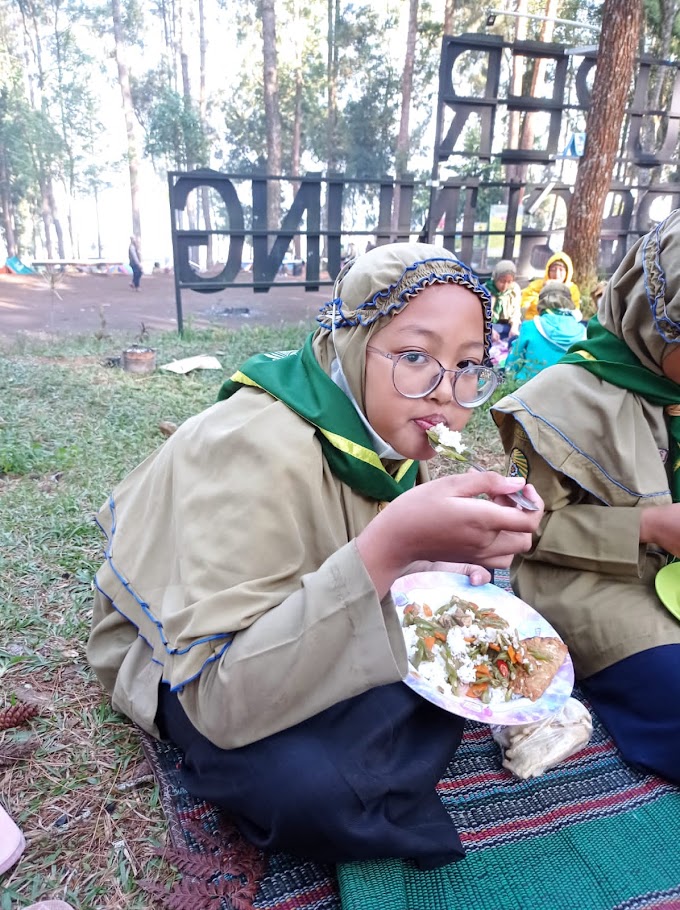 Kemah kelas 5 di Segoro gunung