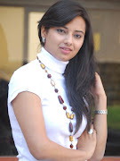 Isha Chawla Smart Pictures