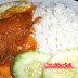 Nasi lemak jadi menu makan tengahari kami (^_^)