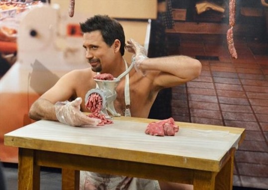 Suburgatory-Season-2-Episode-19-Decemberfold-07-550x385