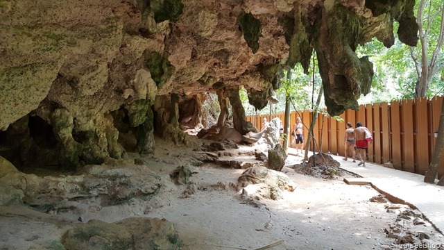 On the trail linking Phra Nang Beach and Railay East/West Beach