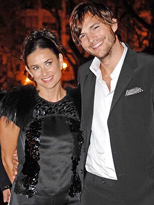 ashton kutcher and demi moore wedding photos. ashton kutcher and demi moore