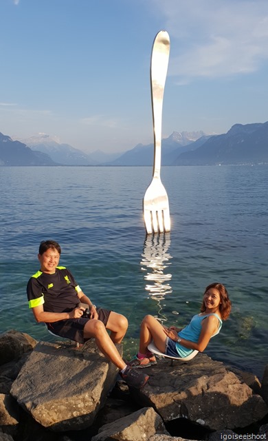 One of Vevey’s most famous sight along the promenade is the giant fork protruding from the lake. 