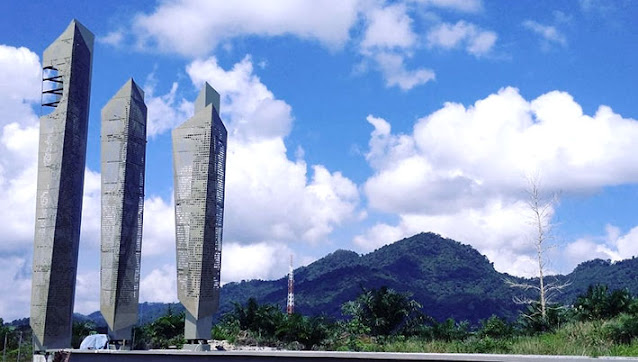 tiga menara kembar di PLBN Aruk