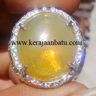 Batu Permata Fire Opal Kristal