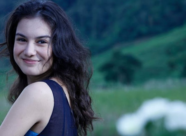 Foto Irish Bella Pemeran Binar Bening Berlian