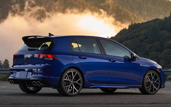 Novo Golf R mk8 2022 chega aos EUA com opção de câmbio manual