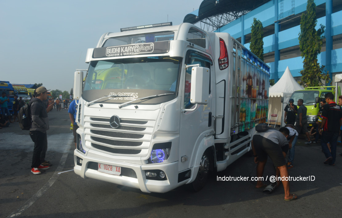 Keren 31 Gambar Mobil Truk  Colt  Diesel 