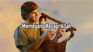 Memegang Kecapi Allah