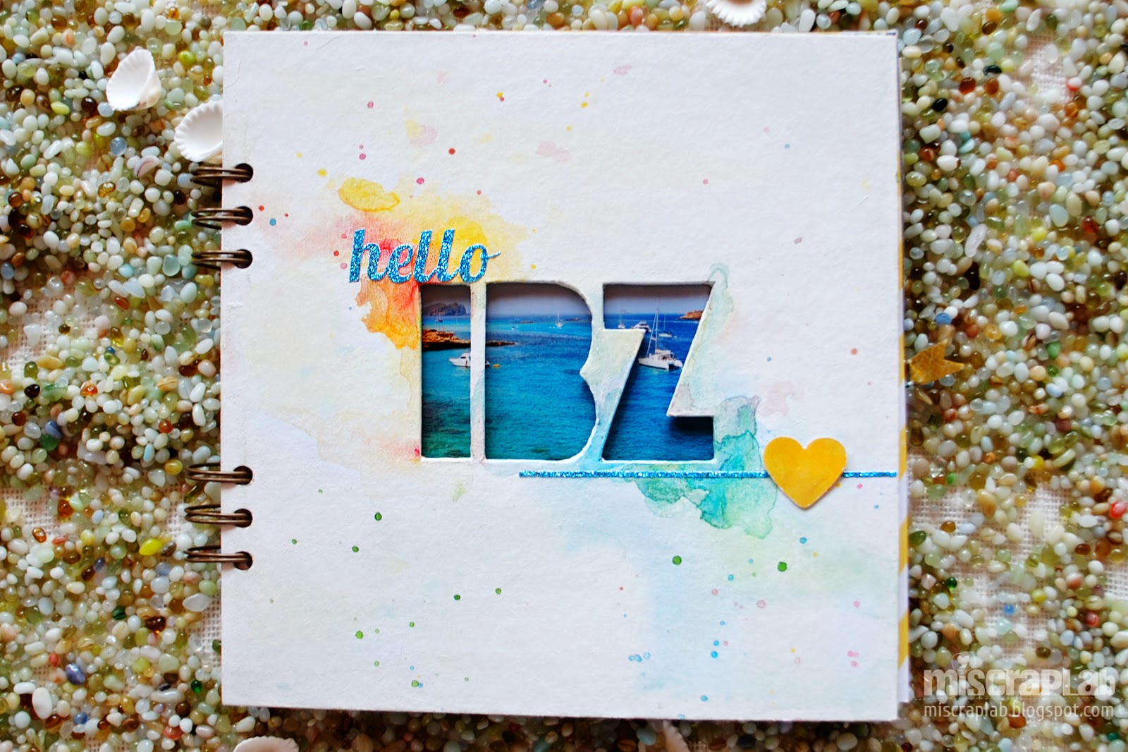 http://basiccrea.blogspot.com.es/2014/09/mini-album-ibiza.html