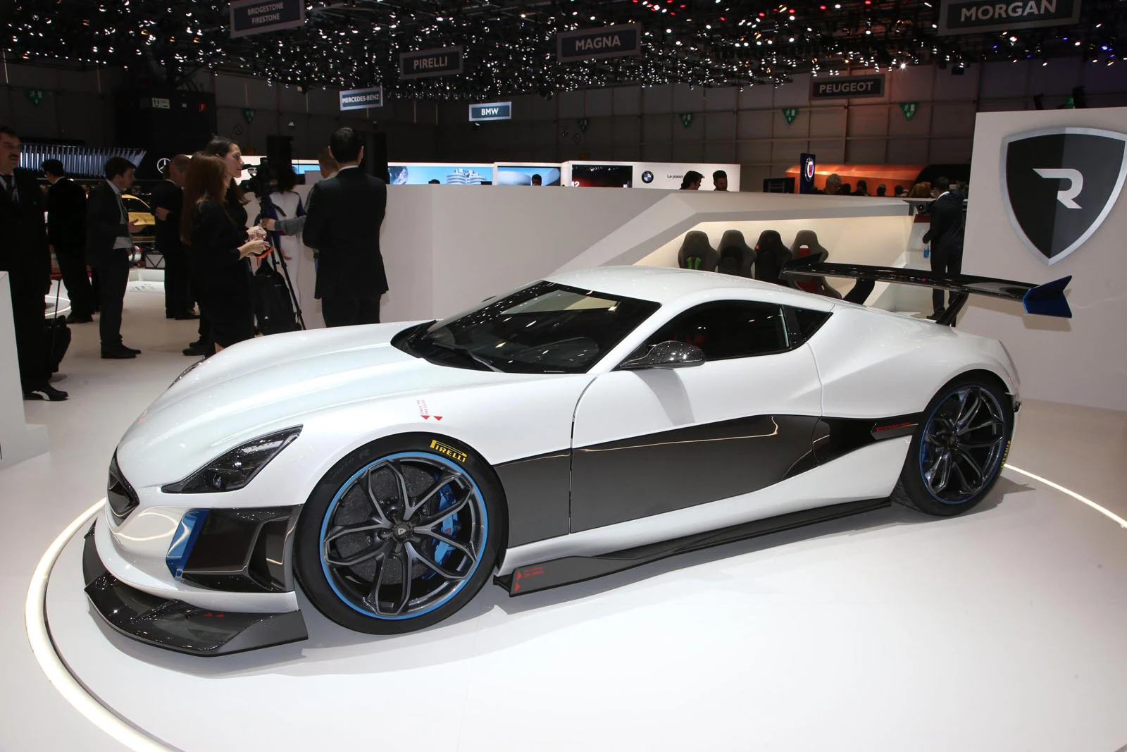 Mãn nhãn với dàn siêu xe hội tụ tại Geneva Motor Show 2016