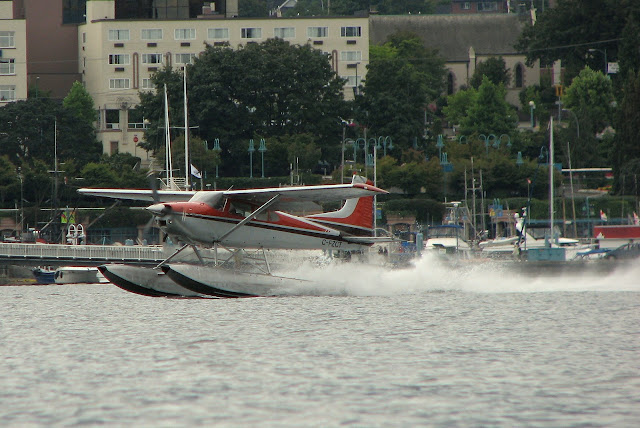  Nanaimo harbour and the coming and going of float planes (2007-08-20)