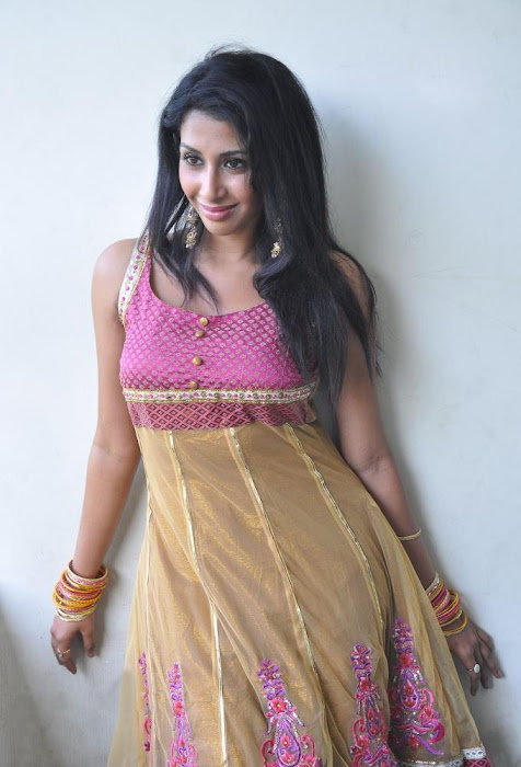 gayatri iyer unseen pics