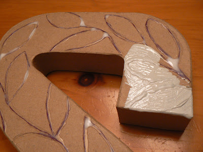 mylittlehousedesign.com diy 3d glue design paper mache initial letter