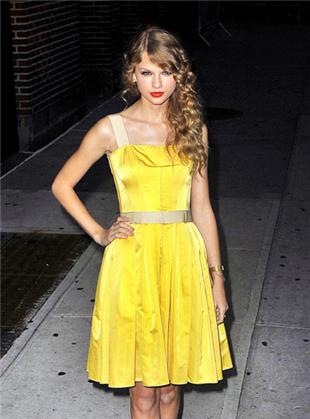 taylor swift fashion and style. taylor swift fashion and