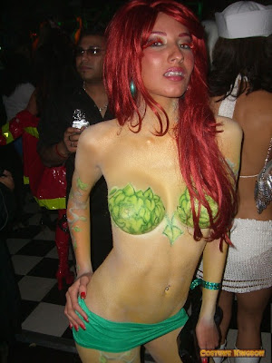 Supermodels Show her Body Paint in Night Club