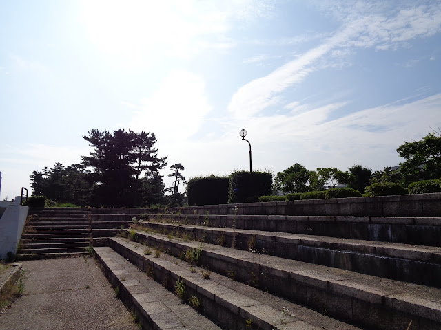 湊山公園の護岸遊歩道