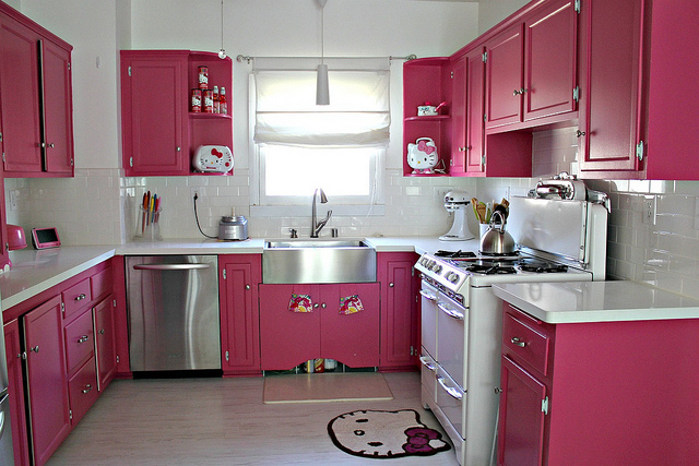 Contoh desain dapur warna pink