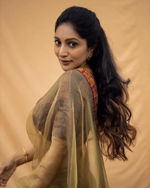 Bommu Lakshmi