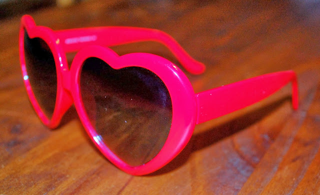 http://www.shopzerouv.com/collections/womens-sunglasses-1/products/cute-womens-sweet-heart-shape-sunglasses-8182