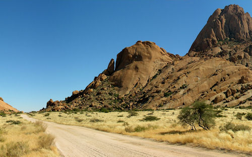 Camino en el desierto - Road in desert | haz clic para ampliar esta imagen