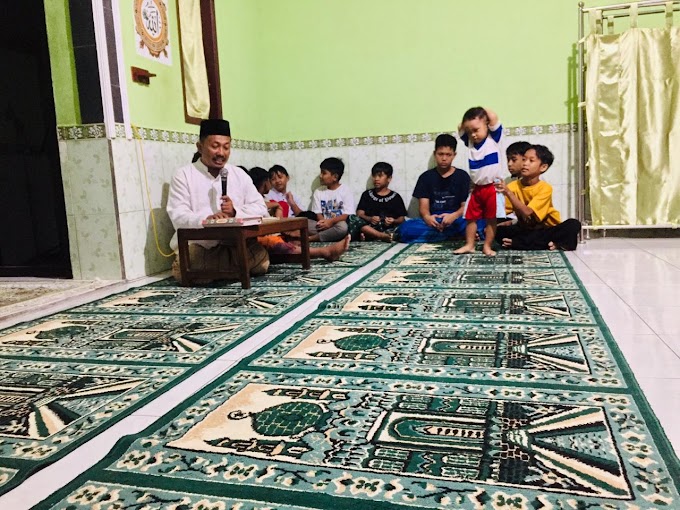 HARI PERTAMA KAJIAN ISLAM MENJELANG BUKA PUASA MUSHOLLA BAITUSSALAM