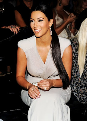Hot Kim Kardashian Nice Booty At VH1 Do Something Awards 2011 Moment