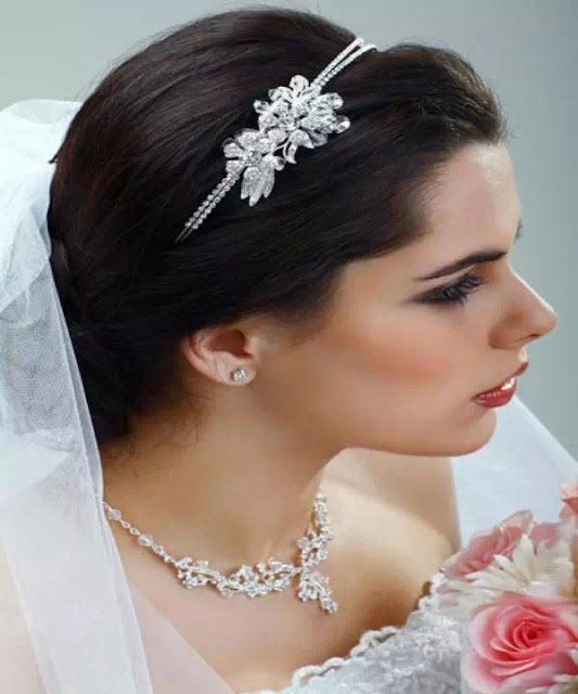 beautiful wedding hairstyle with a bun