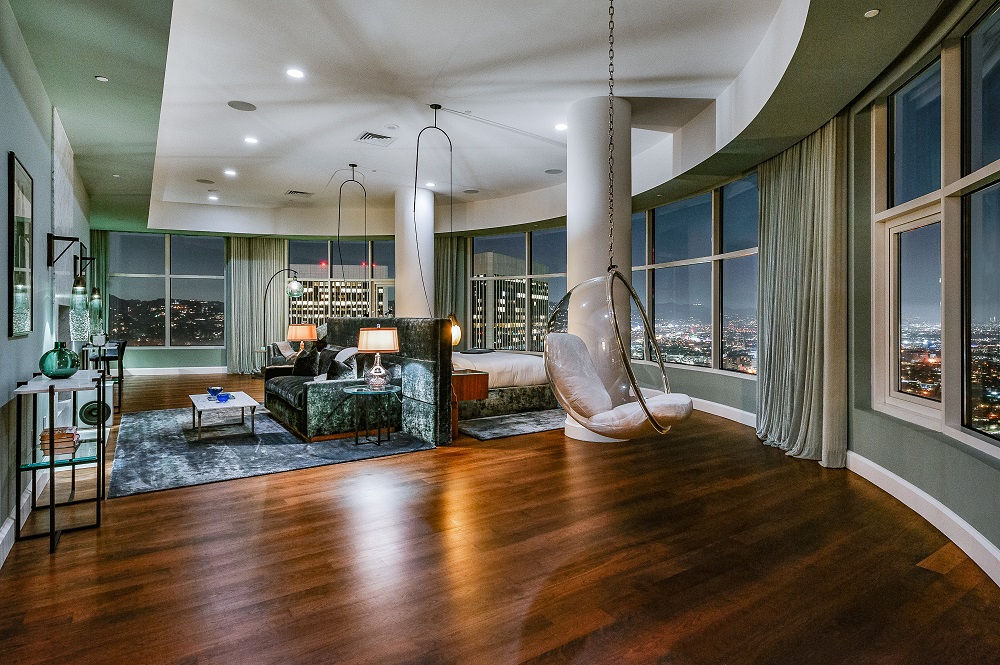 TAKE A LOOK ON MATTHEW PERRY’S LOS ANGELES PENTHOUSE