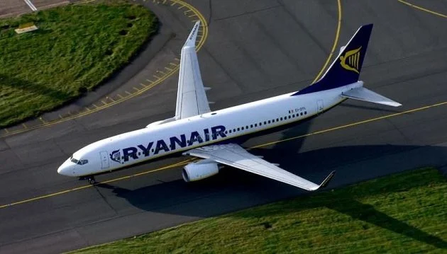 Η Ryanair απέλυσε έξι υπαλλήλους της γιατί κοιμόντουσαν στο πάτωμα