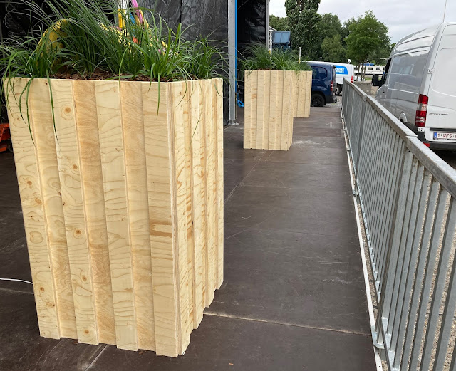 Grote lange houten plantenbakken in steigerhout bamboe of hardhout prijzen op aanvraag