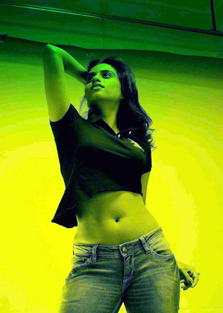 sexy actress navel show