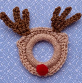 http://translate.google.es/translate?hl=es&sl=en&u=http://whiskersandwool.blogspot.com/2011/11/rudolph-red-nose-ring-ornament.html&prev=search